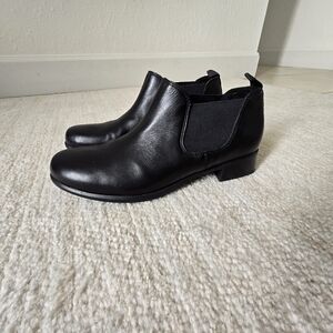 Munro Women Black Leather Bootie